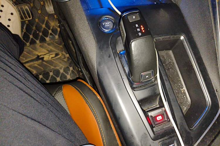 Used Peugeot 4008 2017 350THP Elite Edition Gear Lever