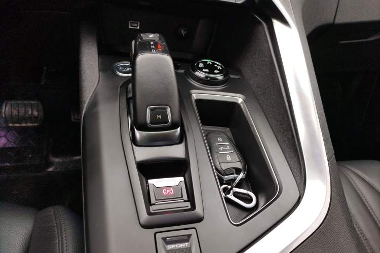 Used Peugeot 4008 2017 350THP Luxury Edition Gear Lever
