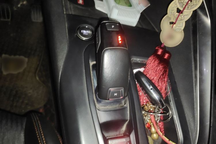 Used Peugeot 4008 2017 350THP Elite Edition Gear Lever