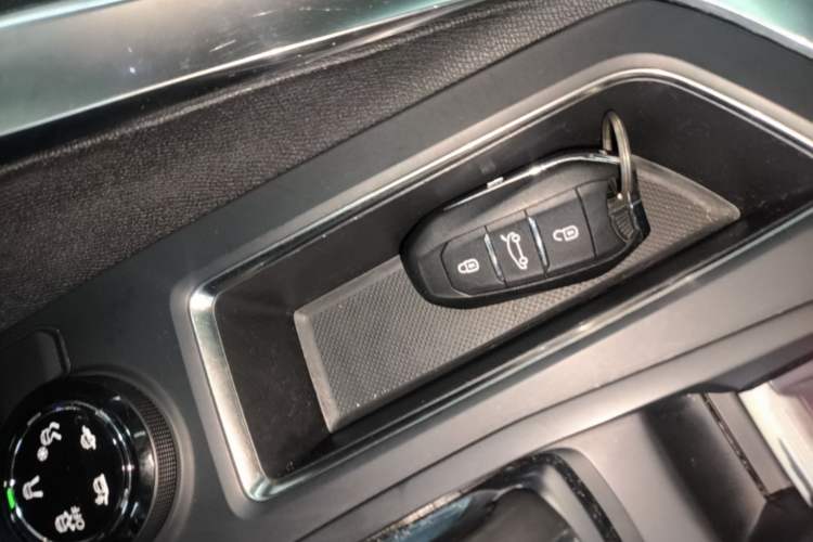 Used Peugeot 4008 2017 350THP Luxury Edition Interior 1