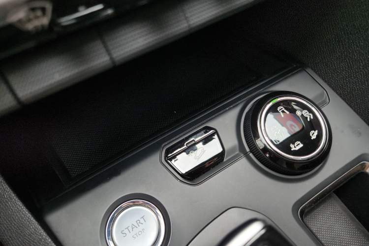 Used Peugeot 4008 2017 350THP Luxury Edition Interior 3