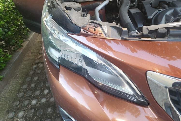 Used Peugeot 4008 2017 350THP Elite Edition Right Front Headlight