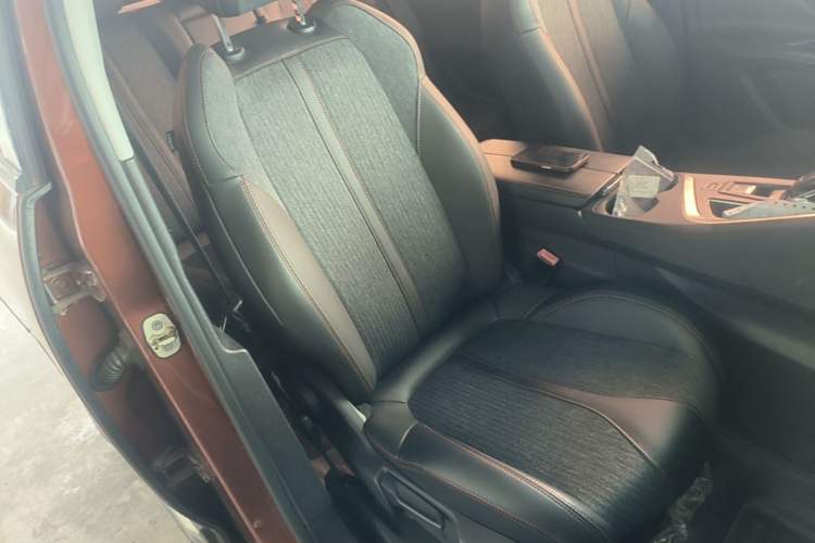 Used Peugeot 4008 2017 350THP Elite Edition Right Front Seat