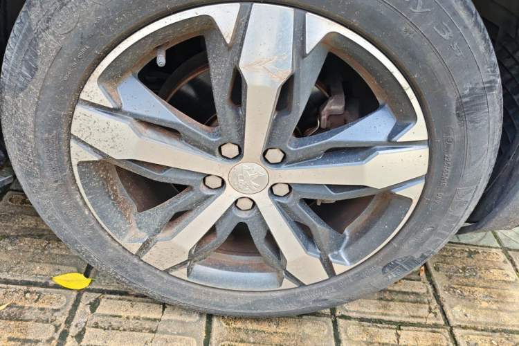 Used Peugeot 4008 2017 350THP Elite Edition Right Front Wheel Hub