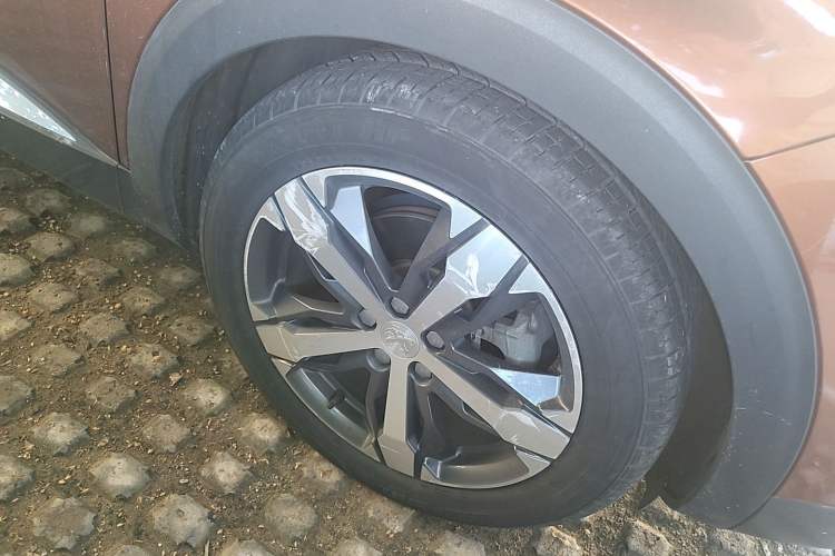 Used Peugeot 4008 2017 350THP Elite Edition Right Front Wheel Hub