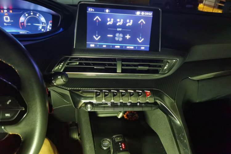 Used Peugeot 4008 2017 380THP Elite Edition Audio And AC Panel