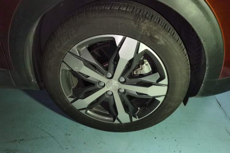 Used Peugeot 4008 2017 380THP Elite Edition Right Front Wheel Hub