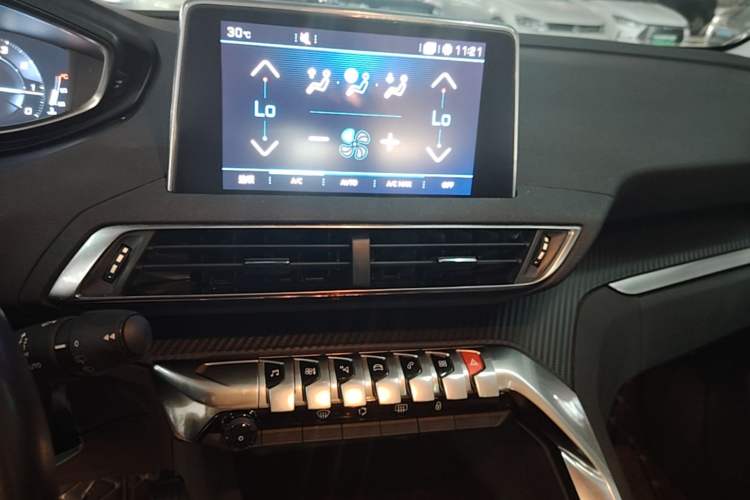 Used Peugeot 4008 2017 350THP Elite Edition Audio And AC Panel