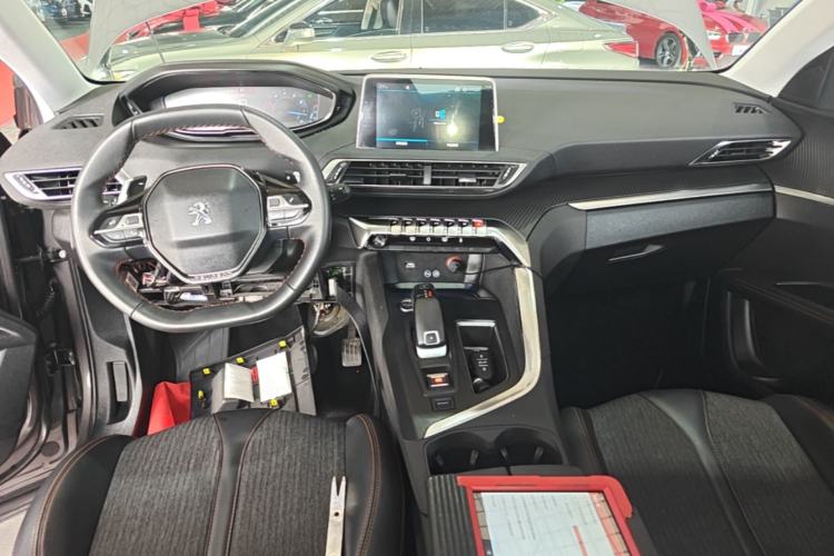 Used Peugeot 4008 2017 350THP Elite Edition Center Console