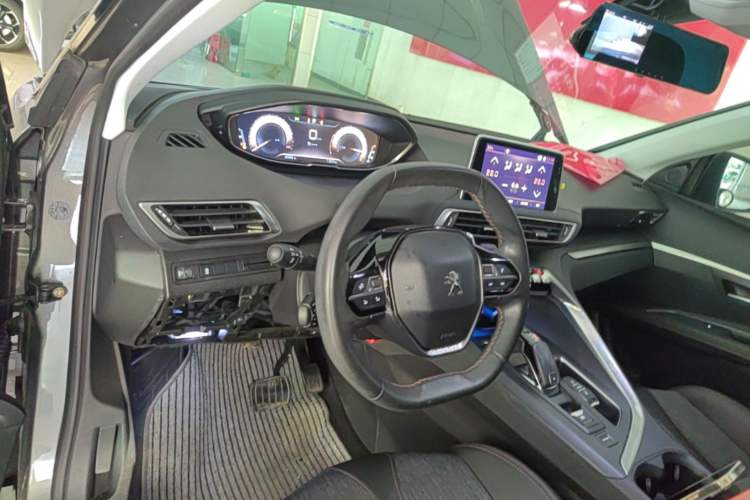 Used Peugeot 4008 2017 350THP Elite Edition Center Console