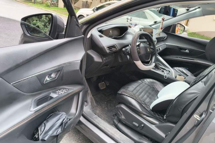 Used Peugeot 4008 2017 350THP Elite Edition Driver Seat