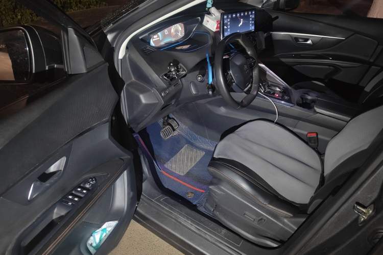 Used Peugeot 4008 2017 350THP Elite Edition Driver Seat