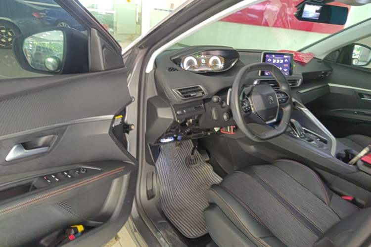 Used Peugeot 4008 2017 350THP Elite Edition Driver Seat