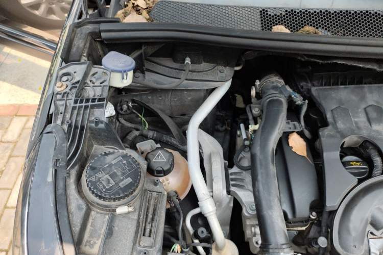 Used Peugeot 4008 2017 350THP Luxury Edition Engine Bay Right
