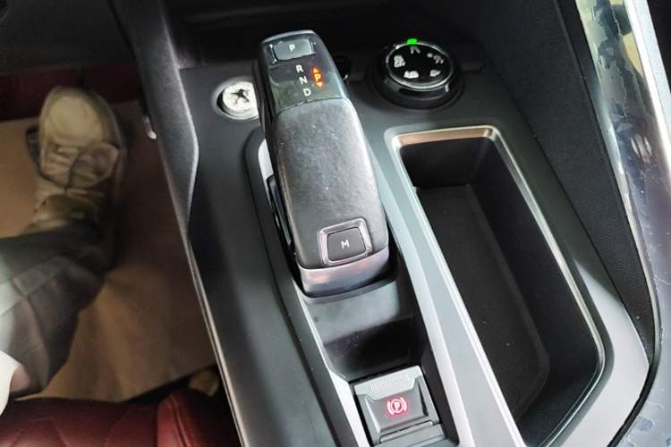 Used Peugeot 4008 2017 380THP Luxury GT Edition Gear Lever