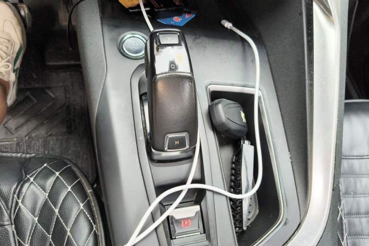 Used Peugeot 4008 2017 350THP Elite Edition Gear Lever