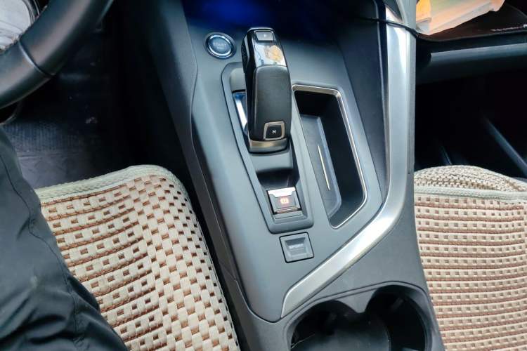 Used Peugeot 4008 2017 350THP Elite Edition Gear Lever