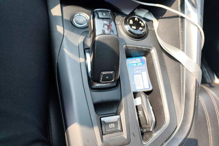 Used Peugeot 4008 2017 350THP Luxury Edition Gear Lever