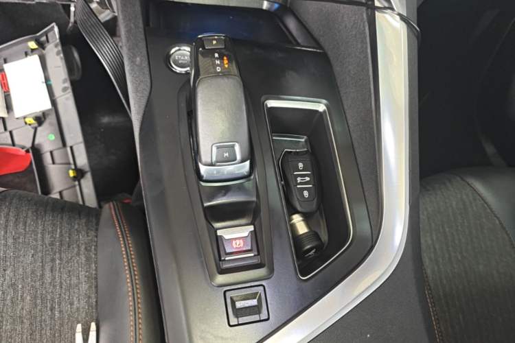 Used Peugeot 4008 2017 350THP Elite Edition Gear Lever