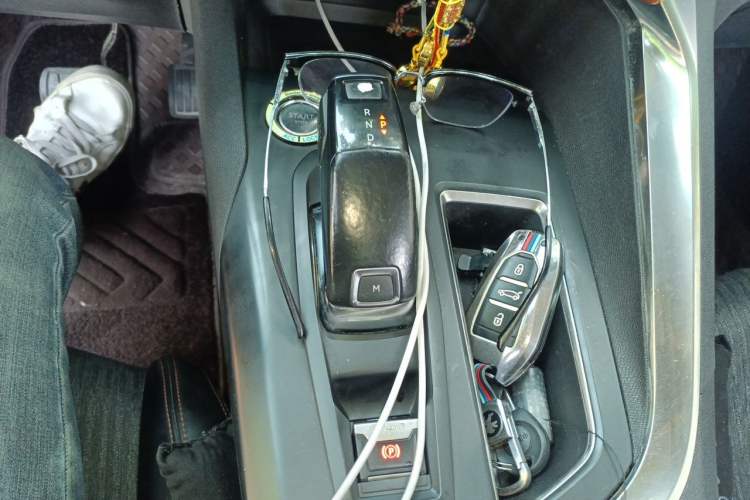 Used Peugeot 4008 2017 350THP Elite Edition Gear Lever