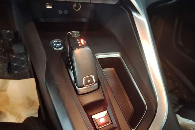 Used Peugeot 4008 2017 350THP Elite Edition Gear Lever