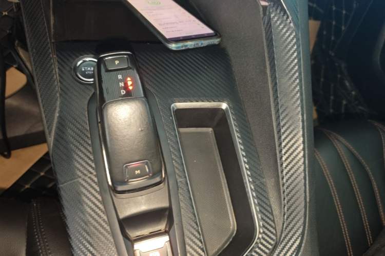 Used Peugeot 4008 2017 350THP Elite Edition Gear Lever