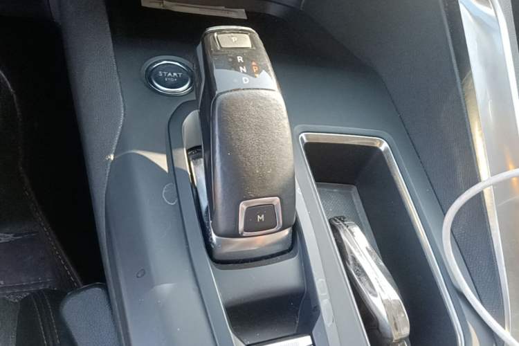 Used Peugeot 4008 2017 350THP Elite Edition Gear Lever