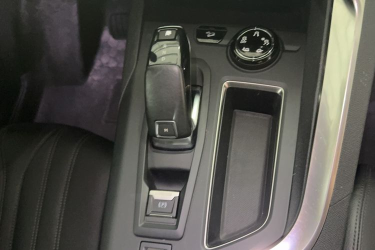 Used Peugeot 4008 2017 350THP Luxury Edition Gear Lever
