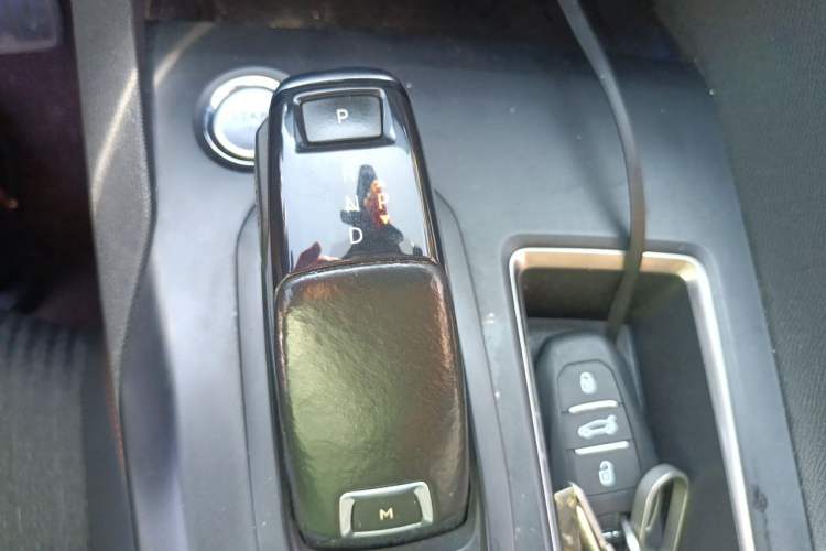 Used Peugeot 4008 2017 350THP Elite Edition Gear Lever