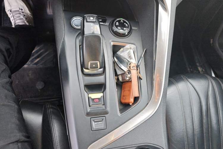 Used Peugeot 4008 2017 350THP Luxury Edition Gear Lever