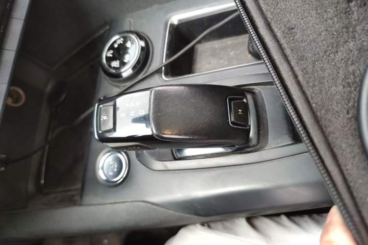 Used Peugeot 4008 2017 380THP Luxury Edition Gear Lever