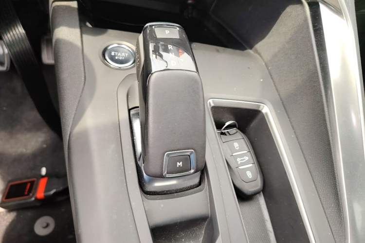 Used Peugeot 4008 2017 350THP Elite Edition Gear Lever