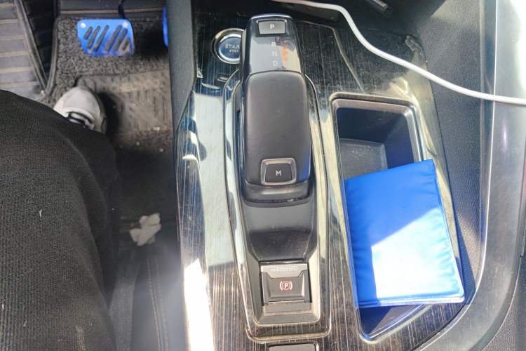 Used Peugeot 4008 2017 350THP Elite Edition Gear Lever