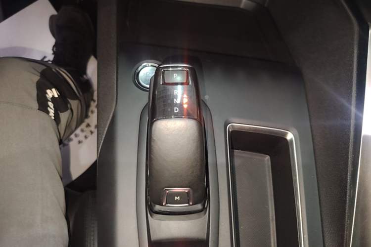 Used Peugeot 4008 2017 350THP Elite Edition Gear Lever