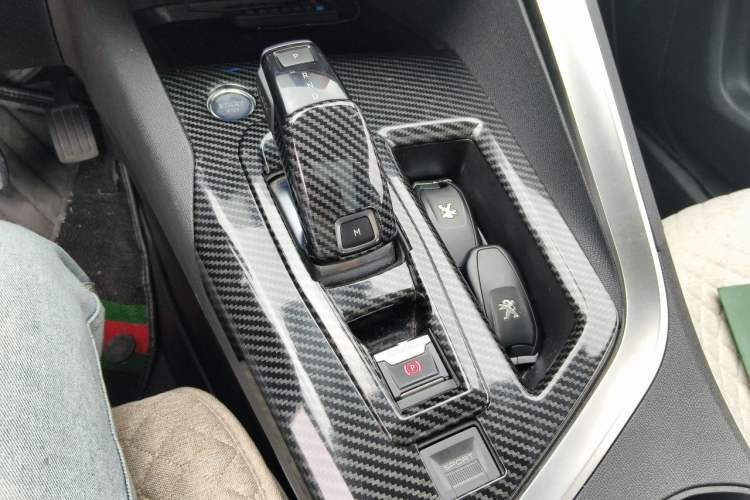 Used Peugeot 4008 2017 350THP Elite Edition Gear Lever