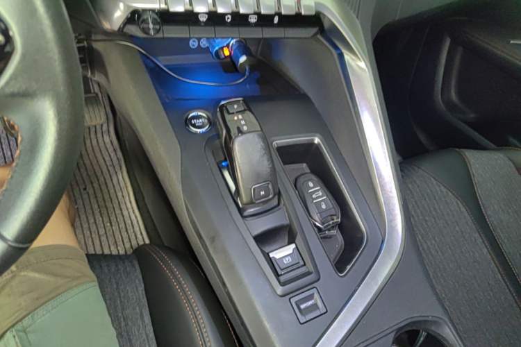 Used Peugeot 4008 2017 350THP Elite Edition Gear Lever