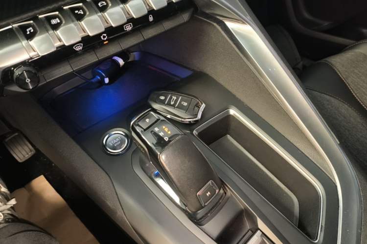 Used Peugeot 4008 2017 350THP Elite Edition Gear Lever