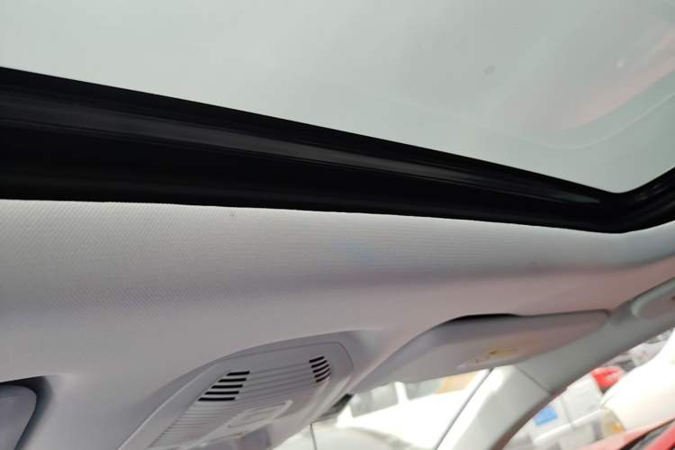 Used Peugeot 4008 2017 350THP Elite Edition Headliner