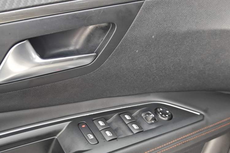Used Peugeot 4008 2017 350THP Elite Edition Interior 9
