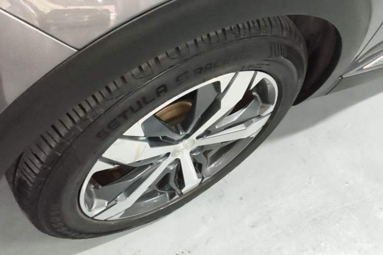 Used Peugeot 4008 2017 350THP Elite Edition Left Front Wheel Hub