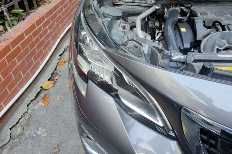 Used Peugeot 4008 2017 350THP Elite Edition Right Front Headlight