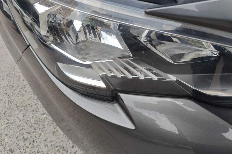 Used Peugeot 4008 2017 350THP Elite Edition Right Front Headlight