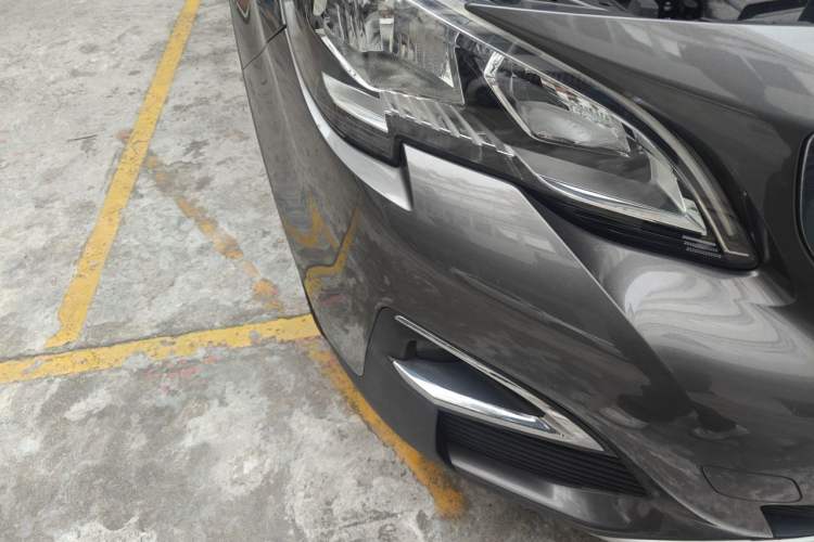 Used Peugeot 4008 2017 350THP Elite Edition Right Front Headlight