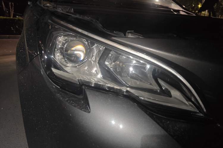 Used Peugeot 4008 2017 350THP Elite Edition Right Front Headlight