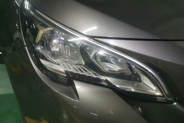 Used Peugeot 4008 2017 350THP Luxury Edition Right Front Headlight