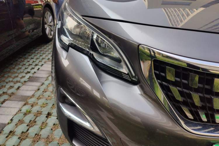 Used Peugeot 4008 2017 350THP Elite Edition Right Front Headlight