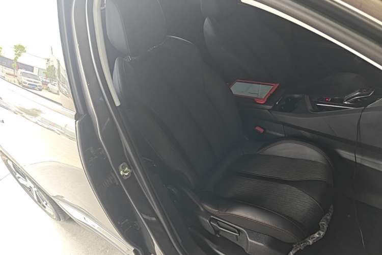 Used Peugeot 4008 2017 350THP Elite Edition Right Front Seat