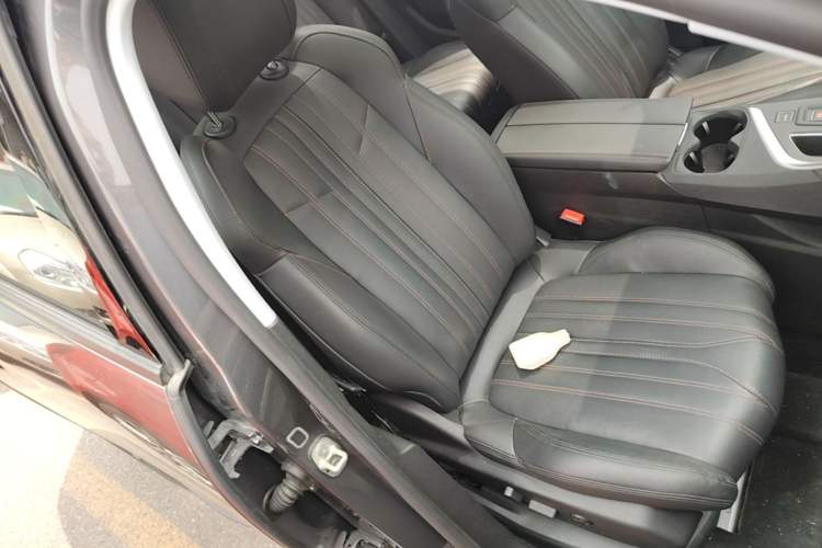 Used Peugeot 4008 2017 350THP Elite Edition Right Front Seat