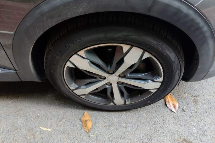 Used Peugeot 4008 2017 350THP Elite Edition Right Front Wheel Hub