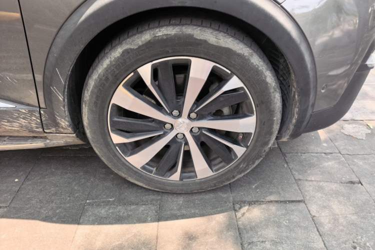 Used Peugeot 4008 2017 380THP Luxury GT Edition Right Front Wheel Hub